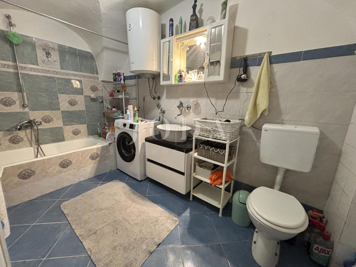 Kostelj, Casa con Potenziale e Giardino Curato