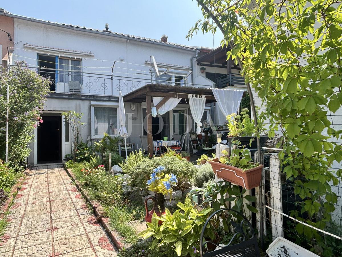 Kostelj, Casa con Potenziale e Giardino Curato