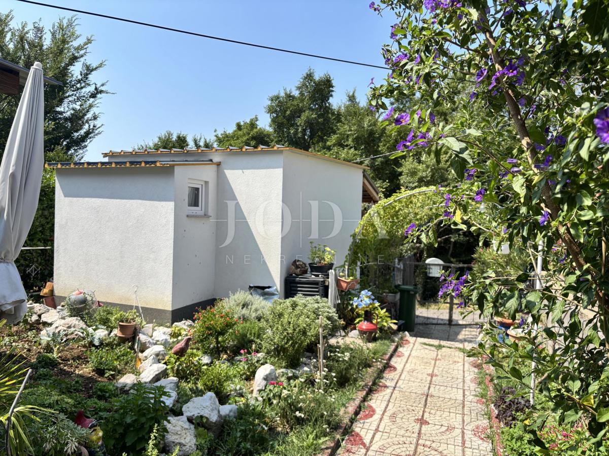 Kostelj, Casa con Potenziale e Giardino Curato