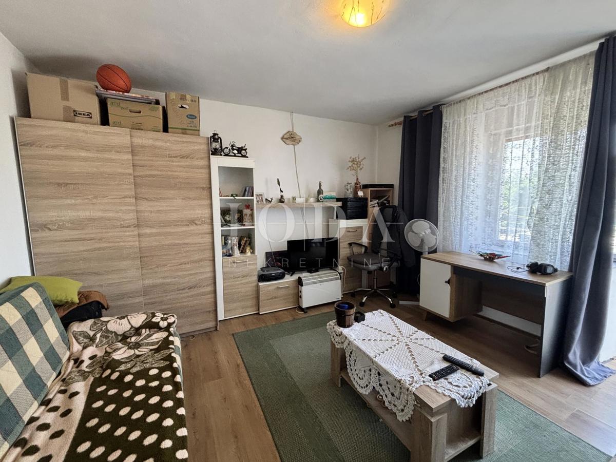 Kostelj, Casa con Potenziale e Giardino Curato