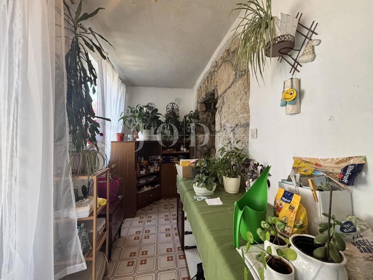 Kostelj, Casa con Potenziale e Giardino Curato