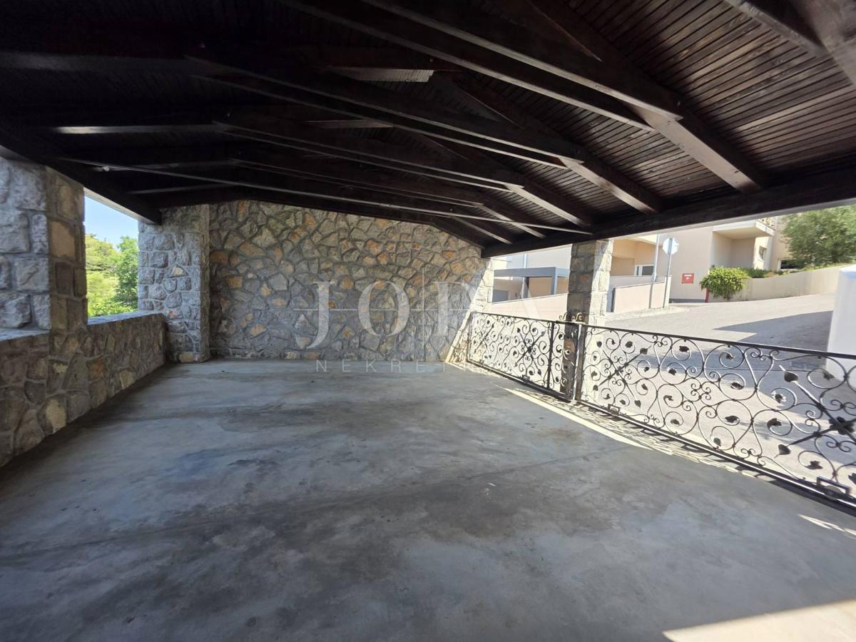 Crikvenica, casa con quattro appartamenti in posizione privilegiata
