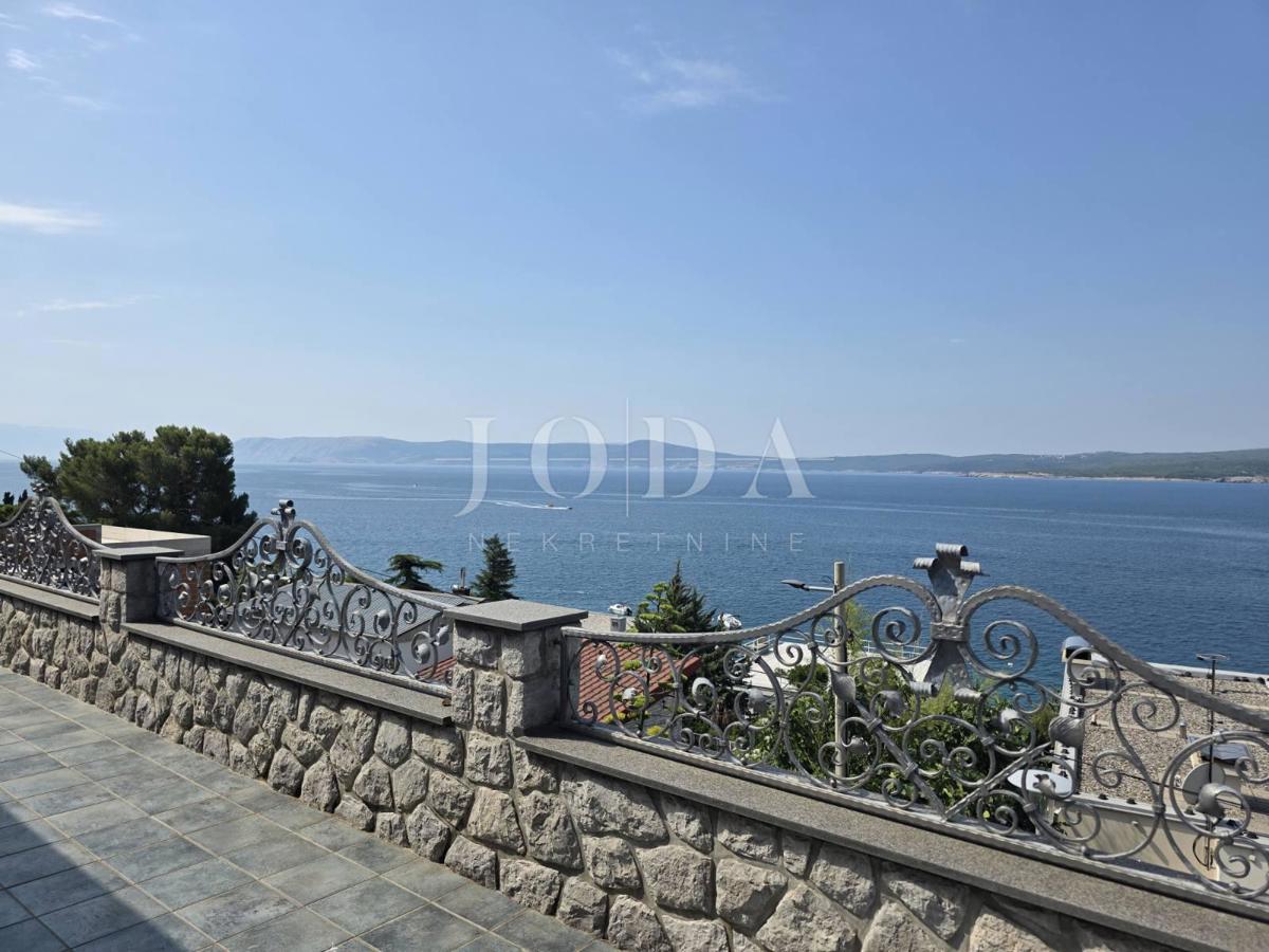 Crikvenica, casa con quattro appartamenti in posizione privilegiata