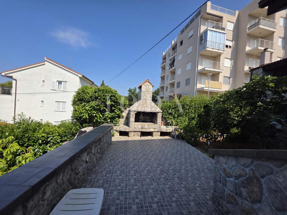 Crikvenica, casa con quattro appartamenti in posizione privilegiata