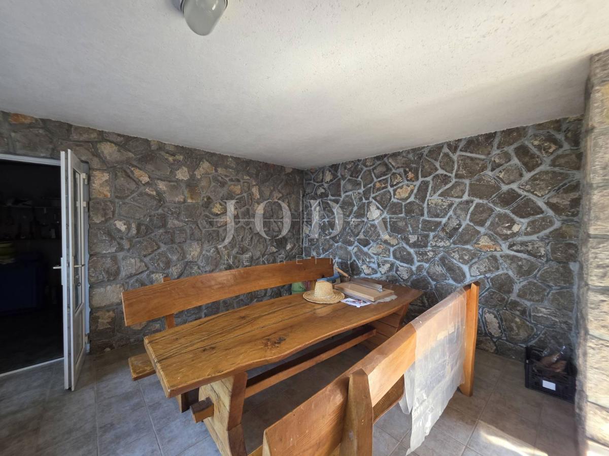 Crikvenica, casa con quattro appartamenti in posizione privilegiata