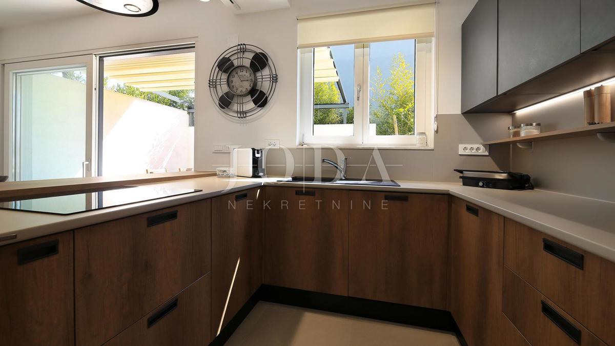 Villa con piscina e vista mare