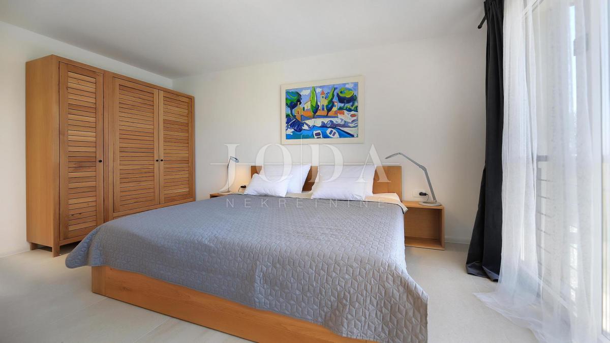 Villa con piscina e vista mare