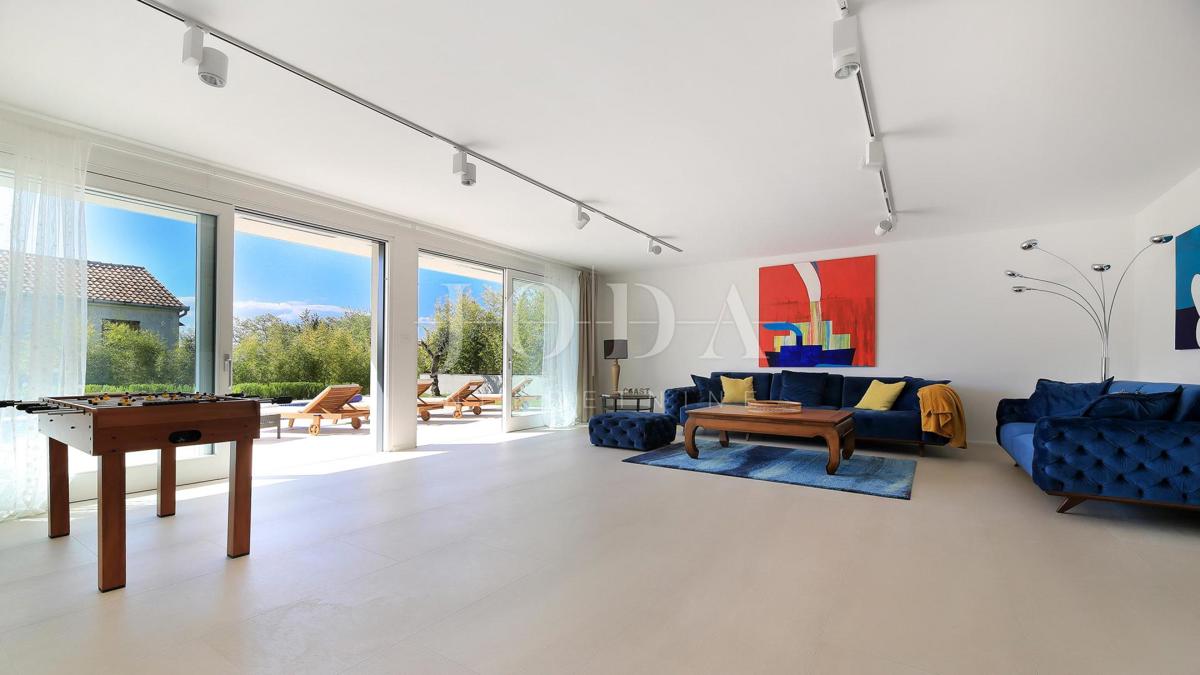 Villa con piscina e vista mare