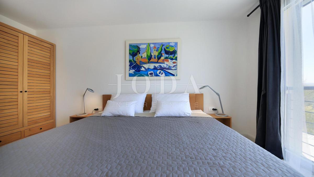 Villa con piscina e vista mare