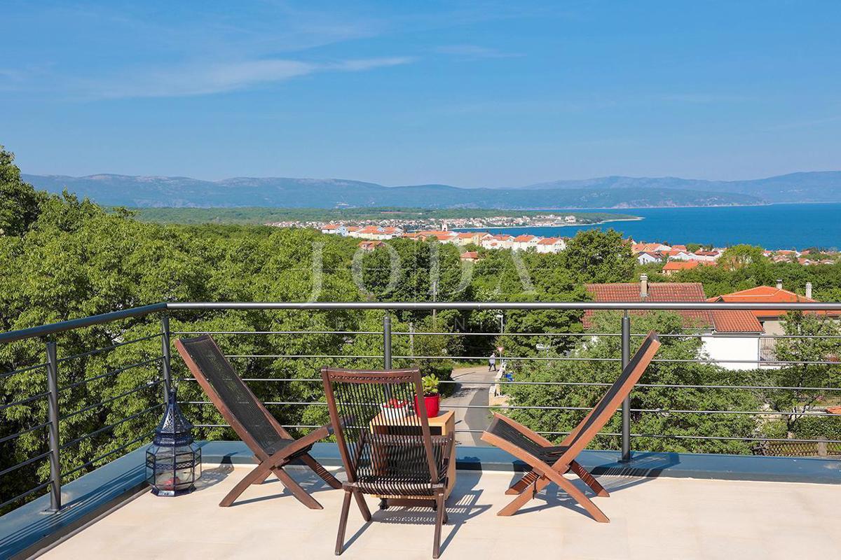 Villa con piscina e vista mare