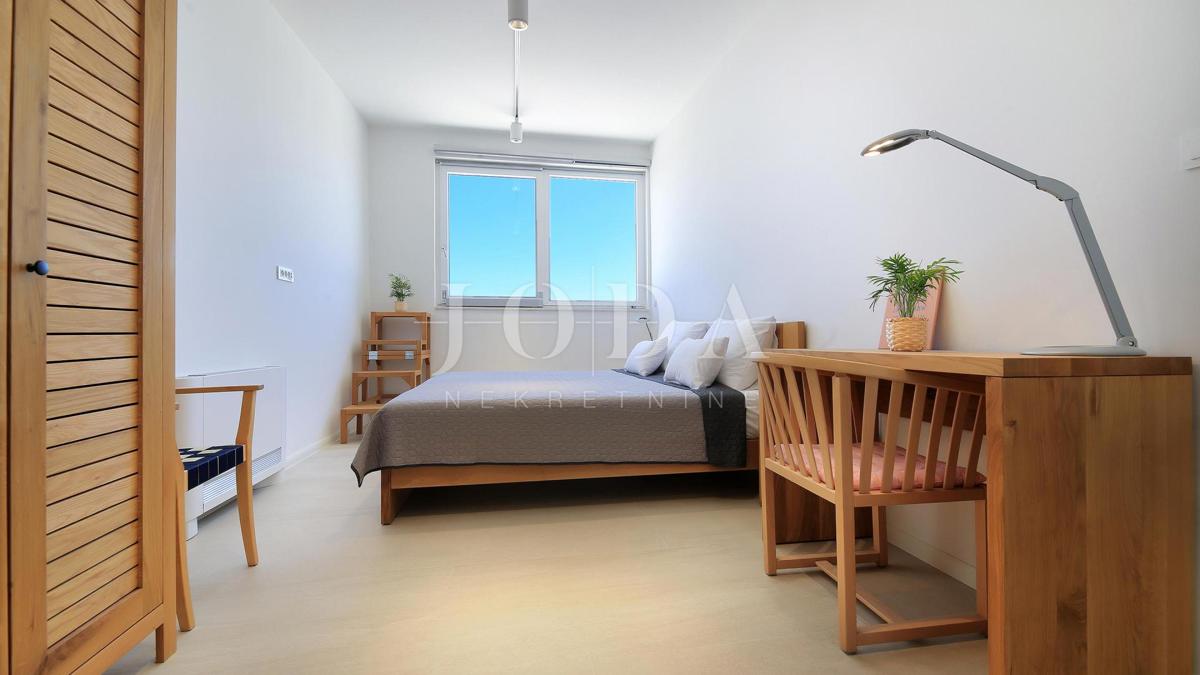 Villa con piscina e vista mare