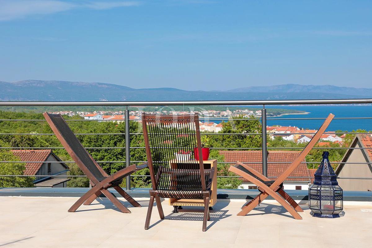 Villa con piscina e vista mare