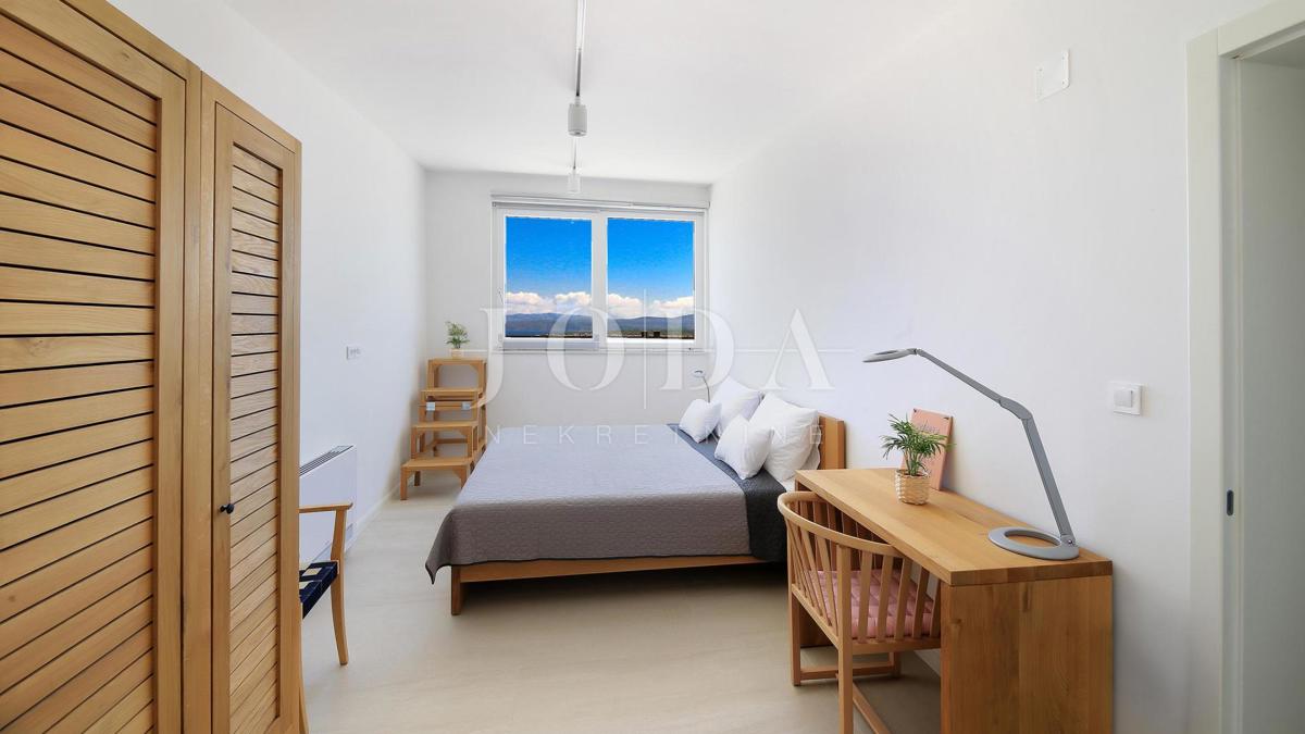 Villa con piscina e vista mare