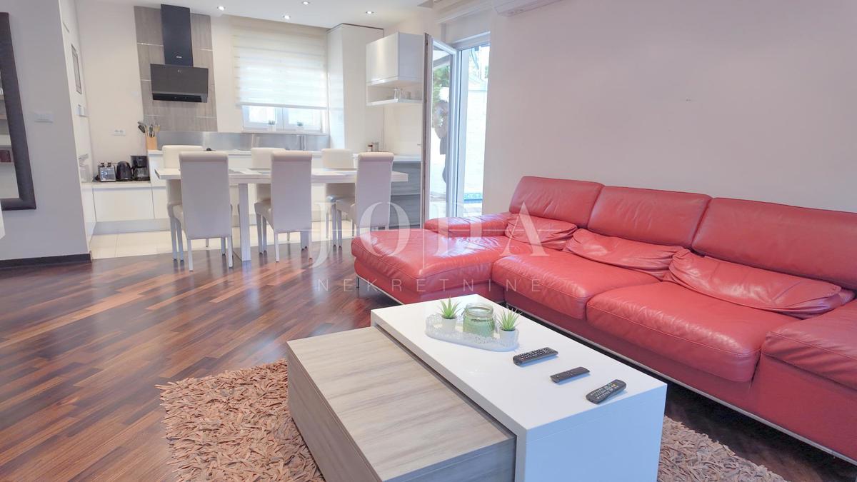 Allogio Crikvenica, 90m2