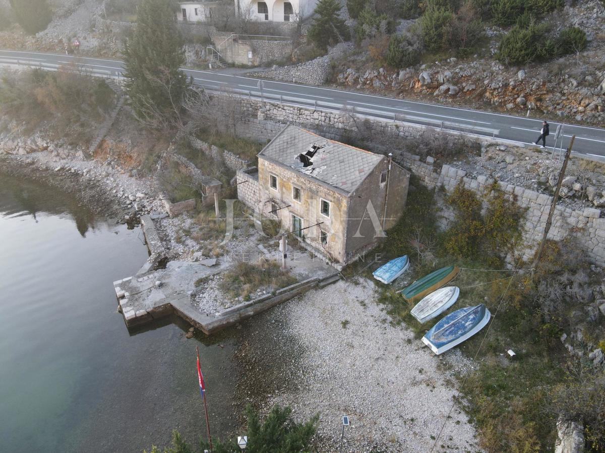Casa Barić Draga, Karlobag, casa in pietra da ristrutturare, prima fila al mare