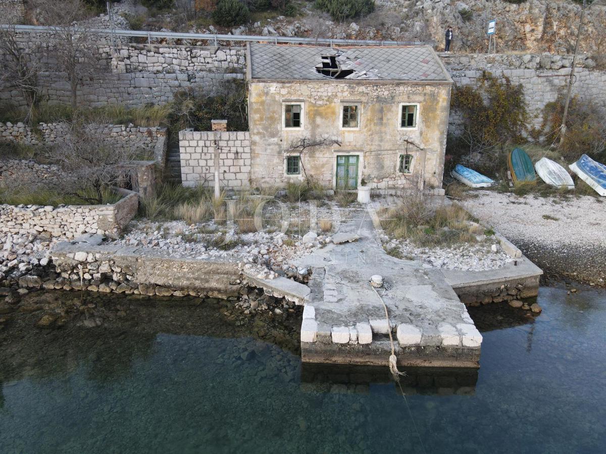 Casa Barić Draga, Karlobag, casa in pietra da ristrutturare, prima fila al mare