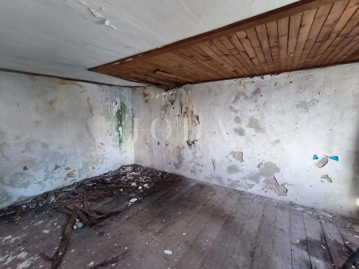 Casa Barić Draga, Karlobag, casa in pietra da ristrutturare, prima fila al mare