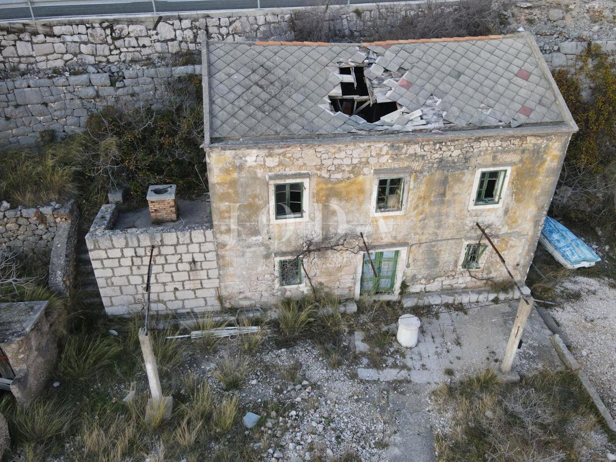 Casa Barić Draga, Karlobag, casa in pietra da ristrutturare, prima fila al mare