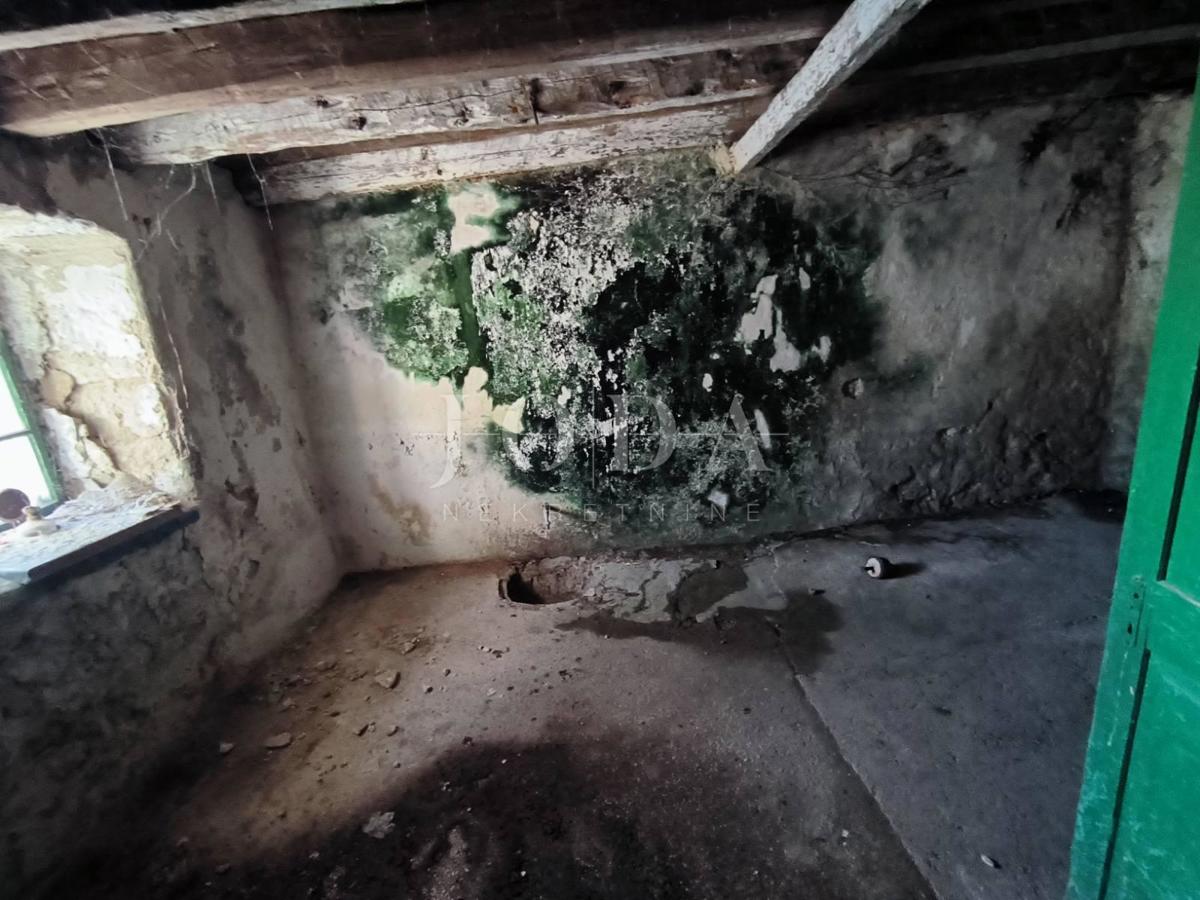 Casa Barić Draga, Karlobag, casa in pietra da ristrutturare, prima fila al mare