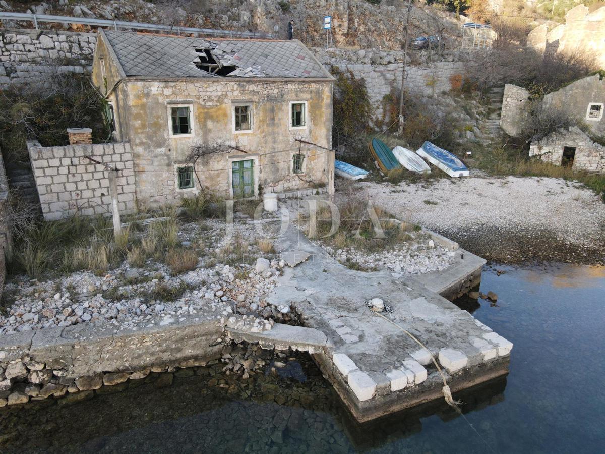 Casa Barić Draga, Karlobag, casa in pietra da ristrutturare, prima fila al mare