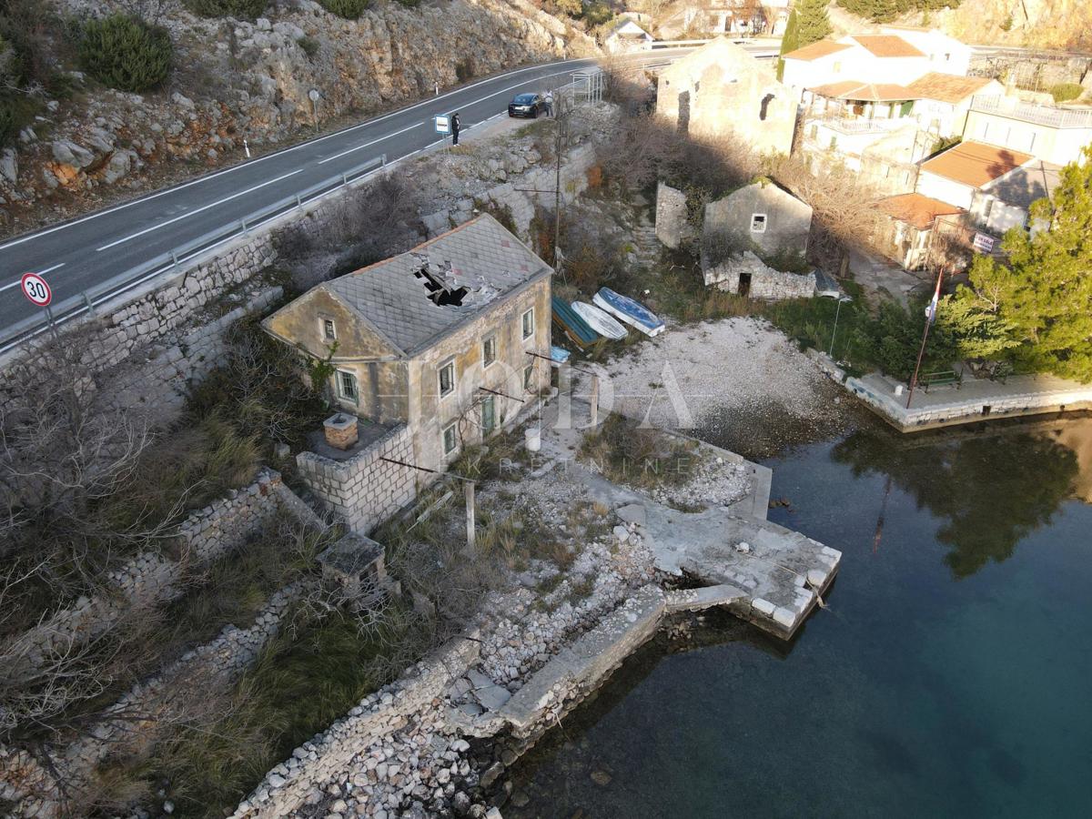 Casa Barić Draga, Karlobag, casa in pietra da ristrutturare, prima fila al mare