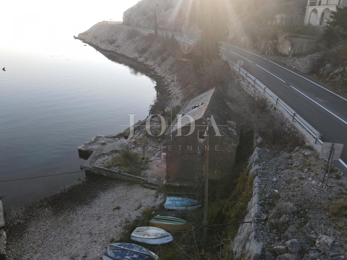 Casa Barić Draga, Karlobag, casa in pietra da ristrutturare, prima fila al mare