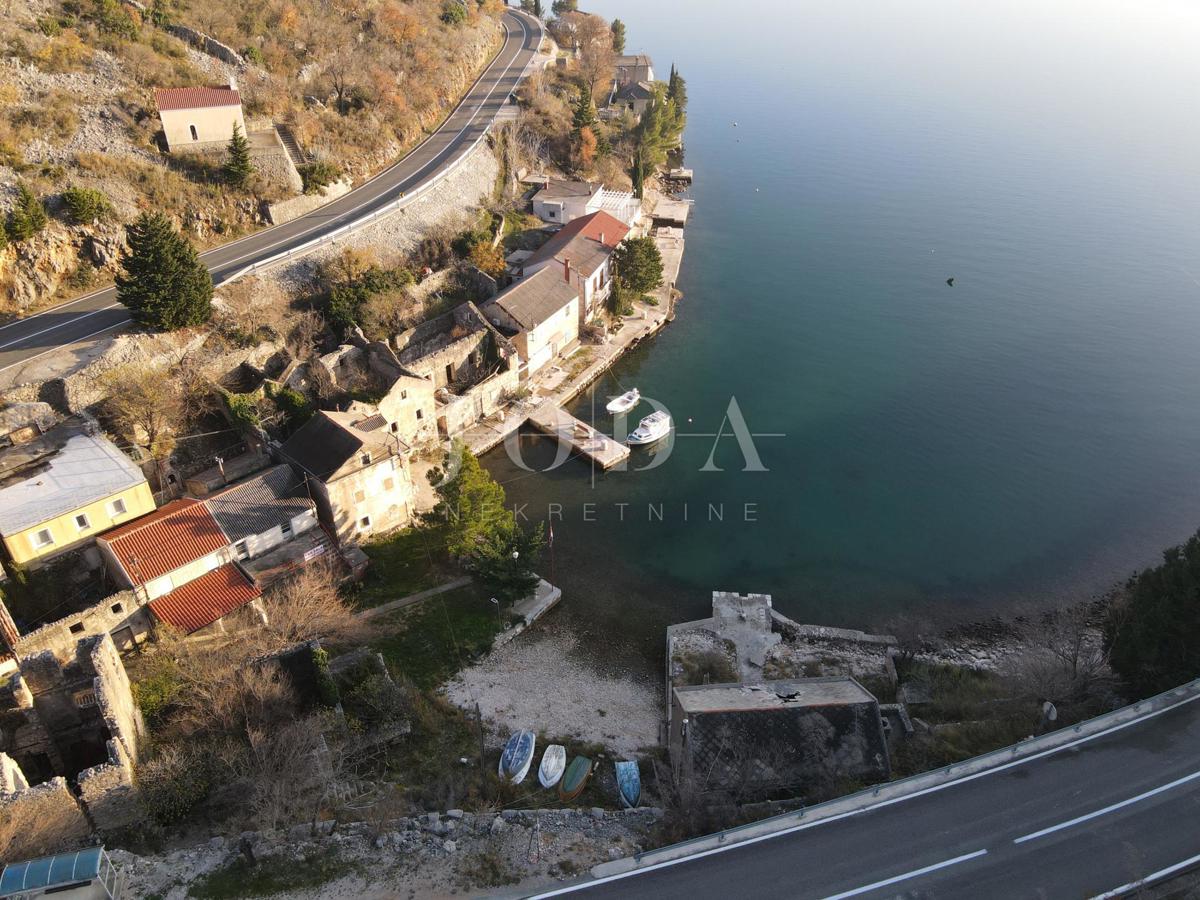 Casa Barić Draga, Karlobag, casa in pietra da ristrutturare, prima fila al mare