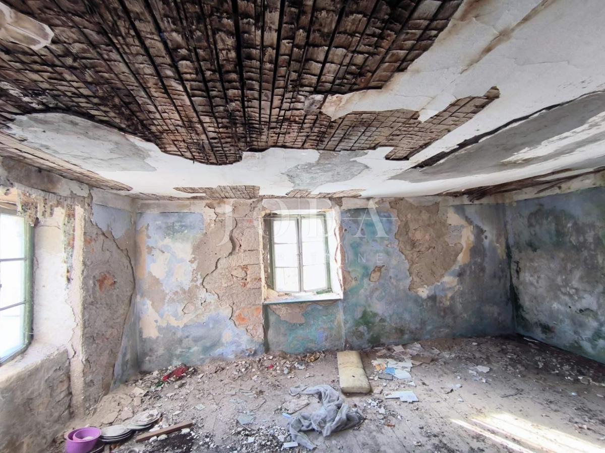 Casa Barić Draga, Karlobag, casa in pietra da ristrutturare, prima fila al mare