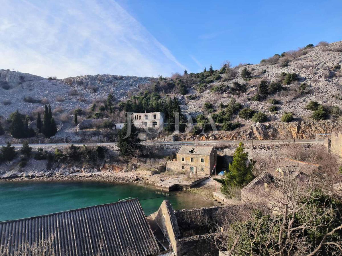 Casa Barić Draga, Karlobag, casa in pietra da ristrutturare, prima fila al mare
