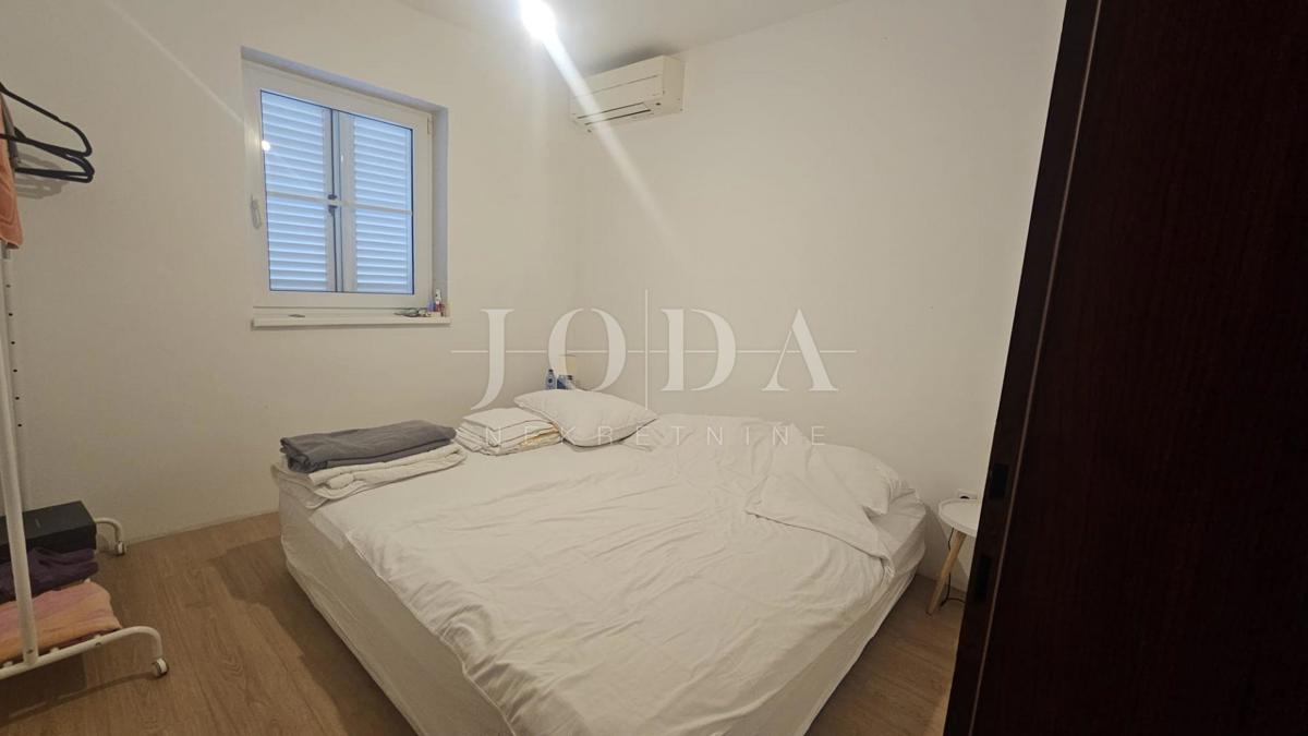 Opportunità di investimento – Casa con appartamenti e piscina a Crikvenica