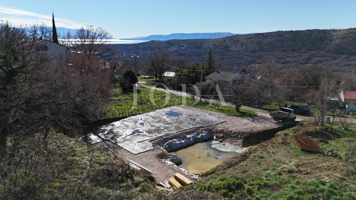 Terreno edificabile 1.250 m² con permesso e fondamenta – Bribir, vista mare