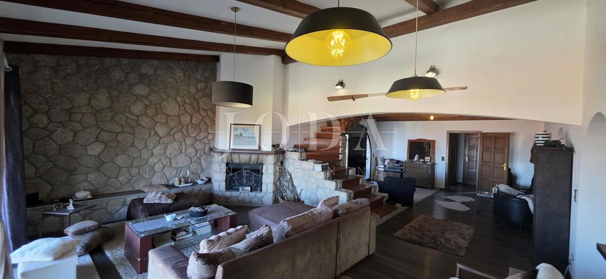 Casa esclusiva a Jadranovo con piscina, vista mare e ampio terreno