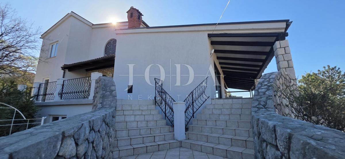 Casa esclusiva a Jadranovo con piscina, vista mare e ampio terreno