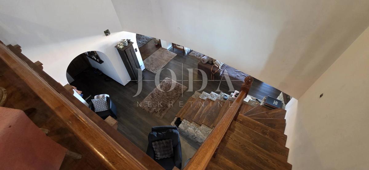 Casa esclusiva a Jadranovo con piscina, vista mare e ampio terreno