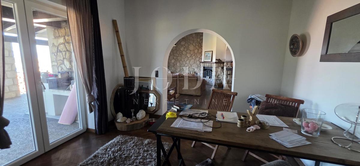 Casa esclusiva a Jadranovo con piscina, vista mare e ampio terreno