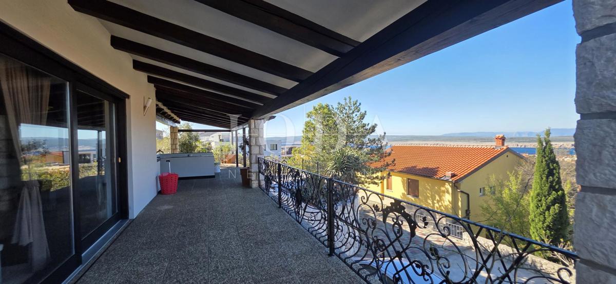 Casa esclusiva a Jadranovo con piscina, vista mare e ampio terreno