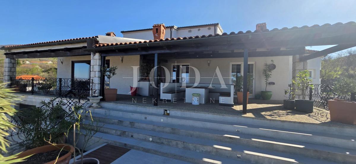 Casa esclusiva a Jadranovo con piscina, vista mare e ampio terreno