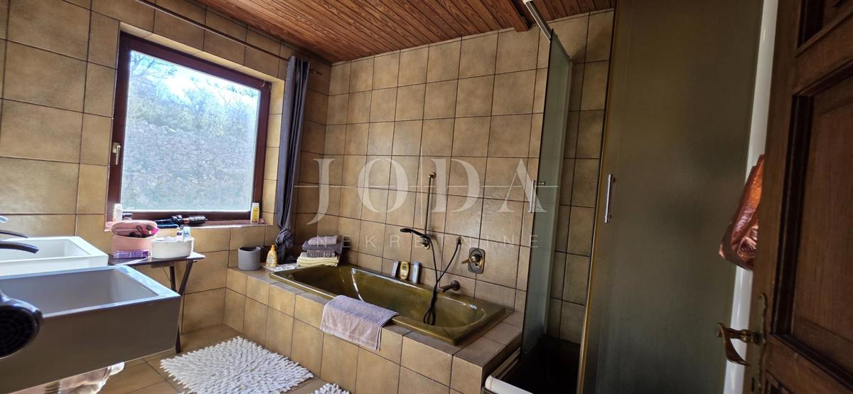 Casa esclusiva a Jadranovo con piscina, vista mare e ampio terreno