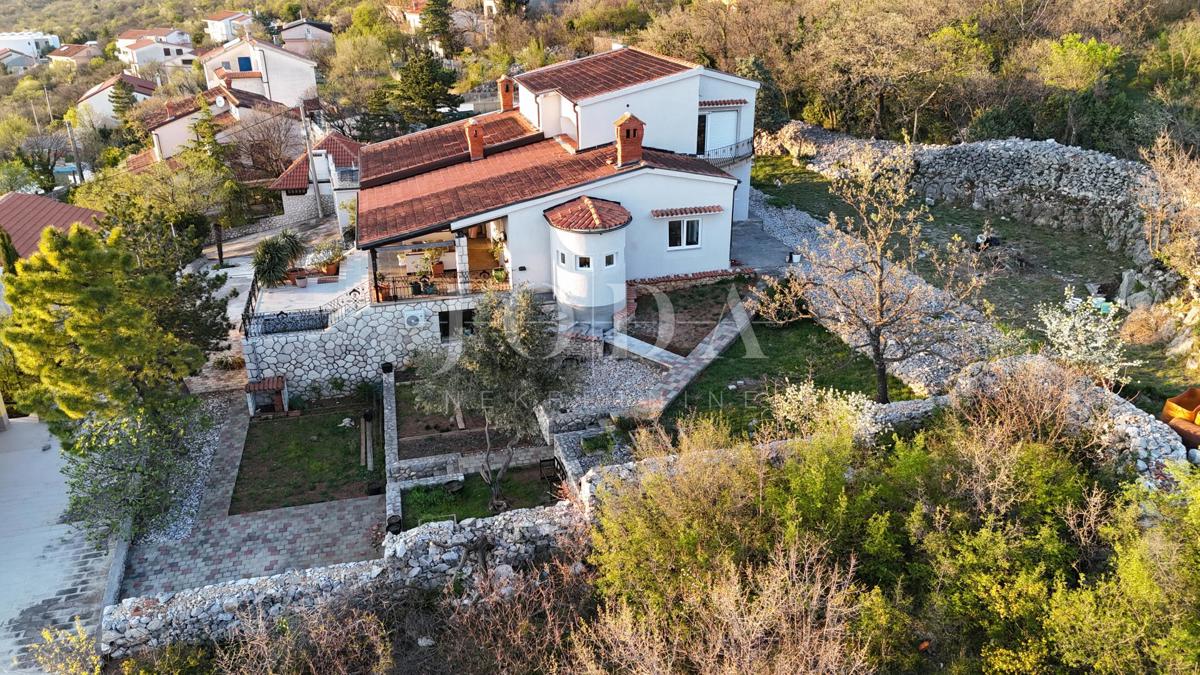 Casa esclusiva a Jadranovo con piscina, vista mare e ampio terreno