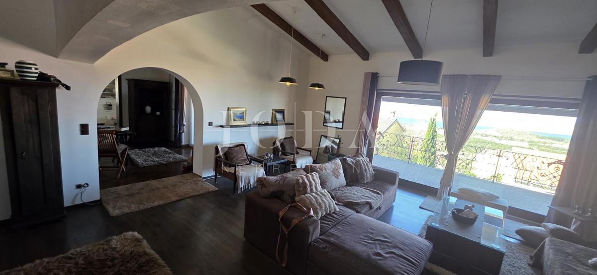 Casa esclusiva a Jadranovo con piscina, vista mare e ampio terreno