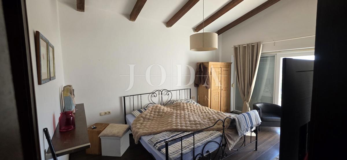 Casa esclusiva a Jadranovo con piscina, vista mare e ampio terreno