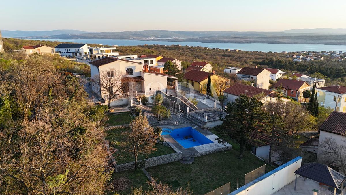 Casa esclusiva a Jadranovo con piscina, vista mare e ampio terreno