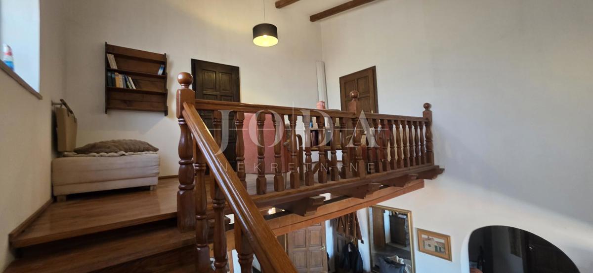 Casa esclusiva a Jadranovo con piscina, vista mare e ampio terreno