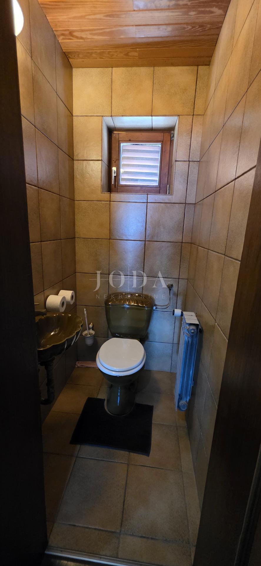 Casa esclusiva a Jadranovo con piscina, vista mare e ampio terreno