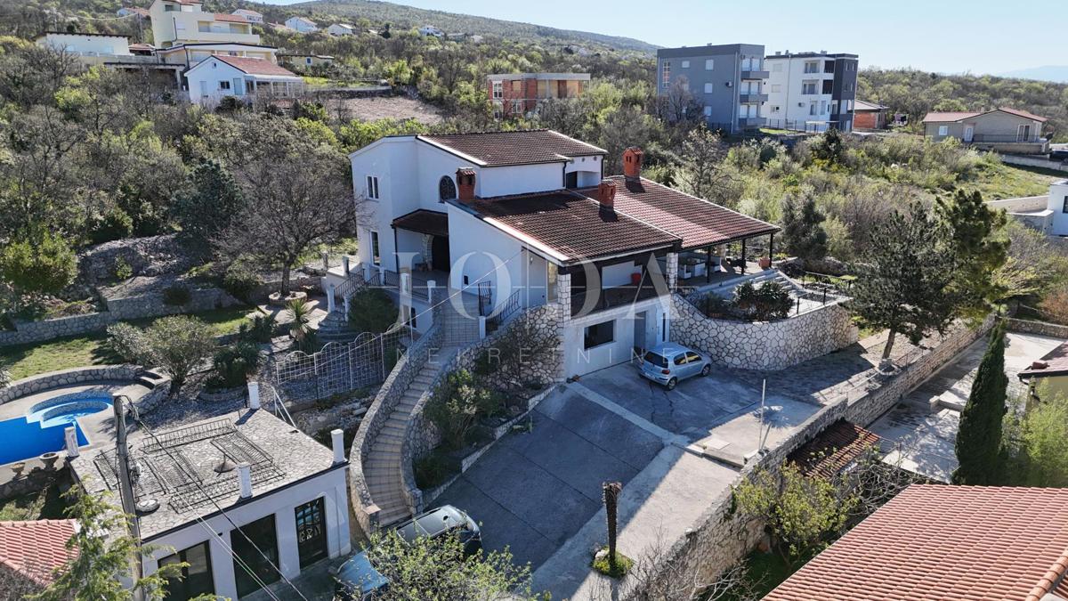 Casa esclusiva a Jadranovo con piscina, vista mare e ampio terreno