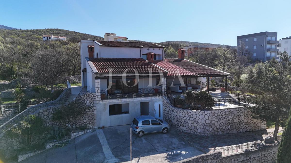 Casa esclusiva a Jadranovo con piscina, vista mare e ampio terreno