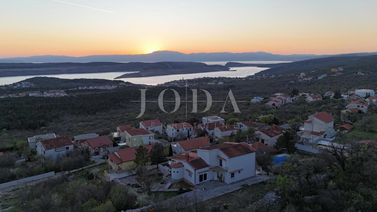 Casa esclusiva a Jadranovo con piscina, vista mare e ampio terreno