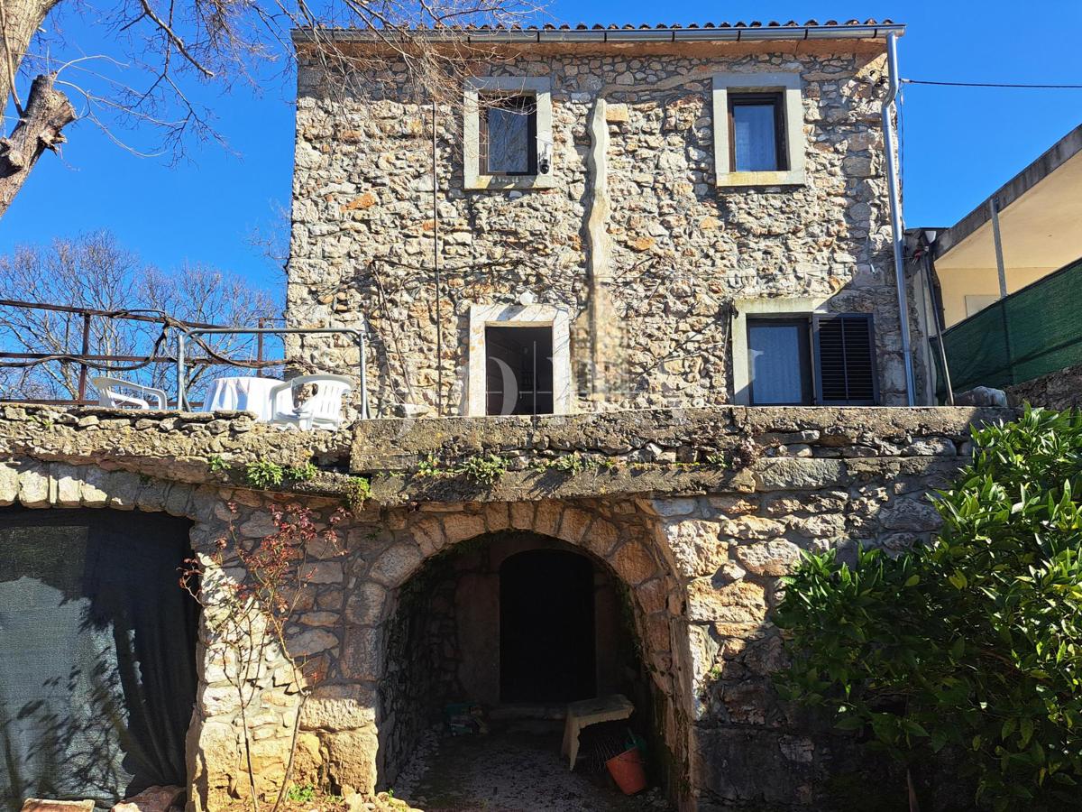 Isola di Krk – casa in pietra da ristrutturare