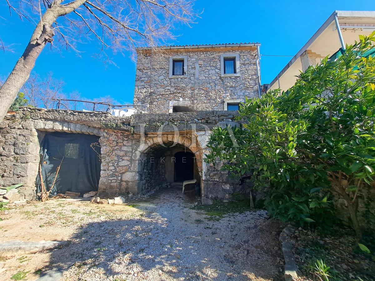 Isola di Krk – casa in pietra da ristrutturare