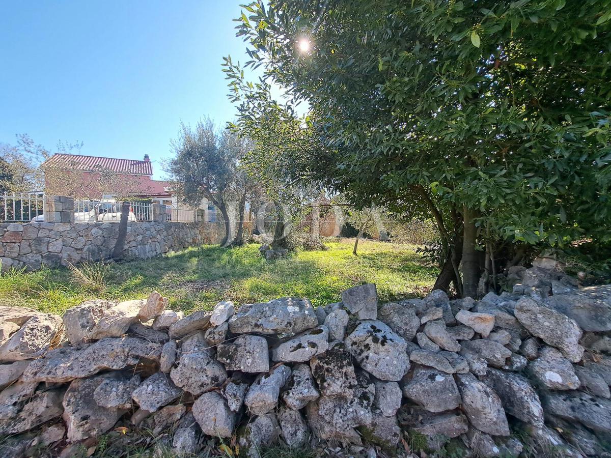 Isola di Krk – casa in pietra da ristrutturare